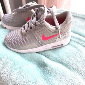 Nike air sneaker shoes size 7c 7t